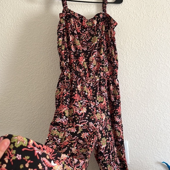 Cherokee floral Print Jumpsuit Sz M/L Black Multicolored - Picture 10 of 14